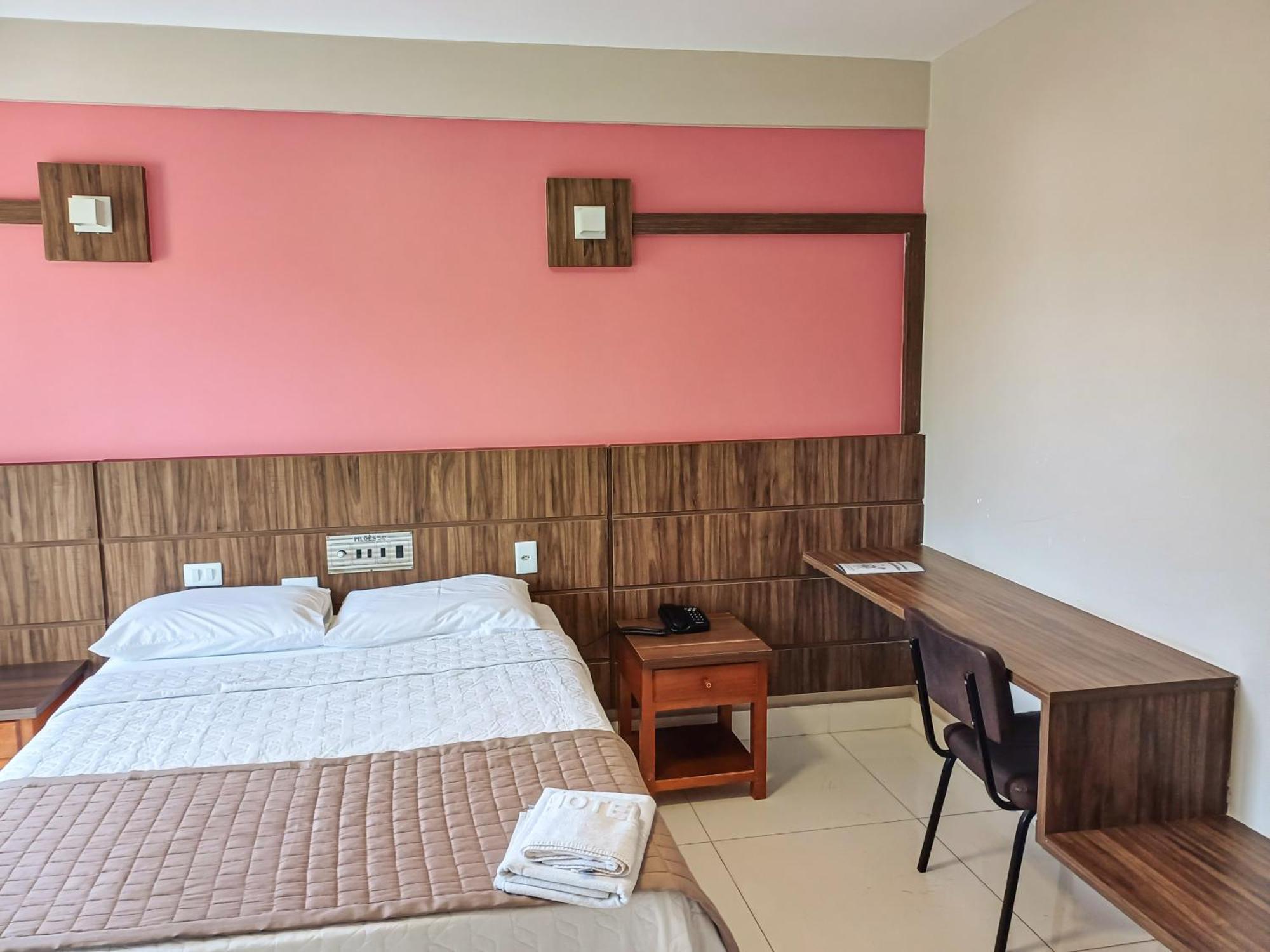 Piloes Palace Hotel Mineiros المظهر الخارجي الصورة
